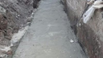 Perbaikan PSU Kawasan Pemukiman Kumuh Kelapa Gading Barat Jakut Dapat apresiasi Dari Warga Sekitar, Saluran U – ditch Didasari Lantai Kerja.