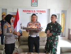 Perkuat sinergitas TNI-Polri, Kapolres Lebak berikan kejutan di HUT TNI ke-81