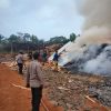 POLSEK GUNUNGKENCANA BERSAMA DAMKAR BERHASIL PADAMKAN KEBAKARAN LIMBAH TRIPLEK DI PABRIK CIGINGGANG