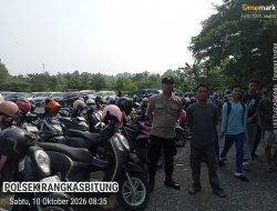 Anggota Polsek Rangkasbitung Polres Lebak Monitoring Parkiran Wisata Kolam Renang Antisipasi Gangguan Kamtibmas