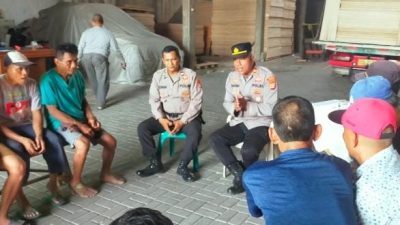 Jaga Jakarta On The Spot, Polsek Kawasan Kalibaru Ajak Pekerja Pelabuhan Bersama Jaga Kamtibmas