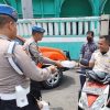 Jumat Berkah, Sipropam Polres Pelabuhan Tanjung Priok Bagikan 100 Kotak Makanan kepada Masyarakat