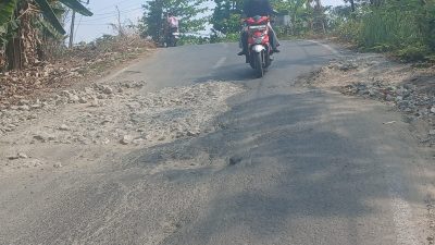 Keluhkan Akses Wisata Pantai Sawarna Via Ciawi Dalam Kondisi Rusak Parah