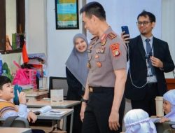 Polisi Peduli Pendidikan, Kapolda Metro Jaya Sapa Pelajar dan Dorong Literasi AI Sejak Dini