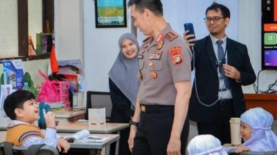 Polisi Peduli Pendidikan, Kapolda Metro Jaya Sapa Pelajar dan Dorong Literasi AI Sejak Dini
