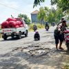 Jalan Berlubang Bulak Jatibarang, Banyak Pemotor Terjatuh