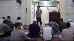 Kapolres Pelabuhan Tanjung Priok Pimpin Salat Subuh Berjamaah di Muara Angke, Ajak Masyarakat Jaga Kerukunan dan Kamtibmas