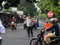 Kapolresta Cirebon Turun Langsung Pantau Gatur Lalu Lintas, 979 Personel Siaga di 166 Titik