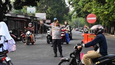 Kapolresta Cirebon Turun Langsung Pantau Gatur Lalu Lintas, 979 Personel Siaga di 166 Titik