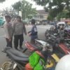 Temui Jukir di Alun Alun Rangkasbitung,Personel Polsek Rangkasbitung Polres Lebak Giat Patroli Mobile