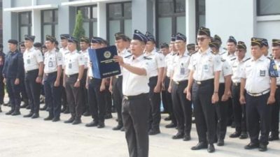 Kepala Rutan Surabaya Pimpin Upacara Sumpah Pemuda ke-98, Tekankan Integritas dan Pelayanan Humanis