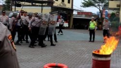Polres Pelabuhan Tanjung Priok Gelar Simulasi Pemadaman Api, Tingkatkan Kesiapsiagaan Personel Hadapi Aksi Unjuk Rasa