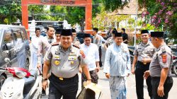 Perkuat Kedekatan dengan Ulama dan Masyarakat, Kapolresta Cirebon Gelar Sholat Jumat Keliling di Astanajapura