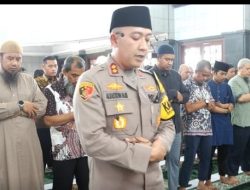 Kapolres Pelabuhan Tanjung Priok Pimpin Salat Jumat dan Sampaikan Khutbah tentang Ikhtiar di Masjid Jami’ Khodamuttaqwa